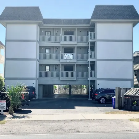 2 Large Bedrooms, Double Oceanfront Balcony, Full size kitchen, Pool!