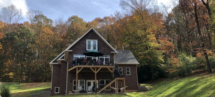 Lakefront Custom Home /w Private Dock on Cove.  Finished Basement.  2 Kitchens Ξενοδοχεία στην πόλη Fallstown