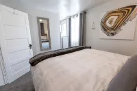 Downtown 1 Bedroom Charmer - Walk, Bike, Visit, Enjoy!!
