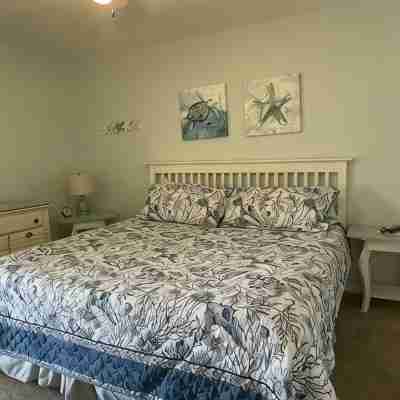 Desirable Resort, Beach Restaurant, Heated pools, Pet Friendly, Snow Bird Rates! Rooms