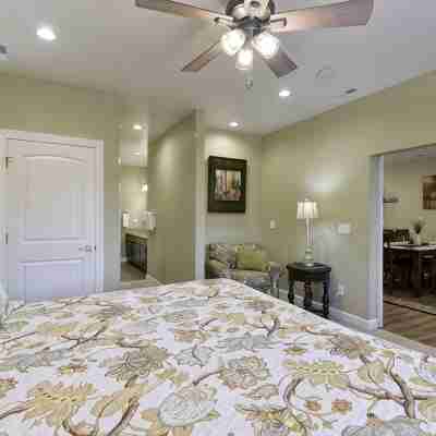 STUNNING 3-BEDROOM LUXURY CONDO/HEART OF BRANSON/INDOOR POOL/SPACIOUS/NO-STEPS! Rooms