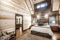 Elegant Couples Cabin, Magnolia Design, 5-Star Amenities - 4-Star