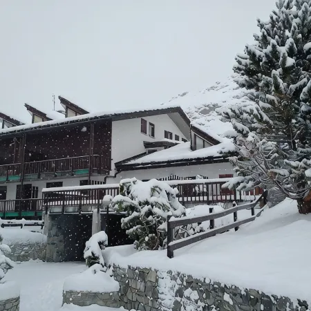 Ski Chalet Cervinia Martino Ski-in-Ski-Out 8p Apartment Sunny Spacious Wifi
