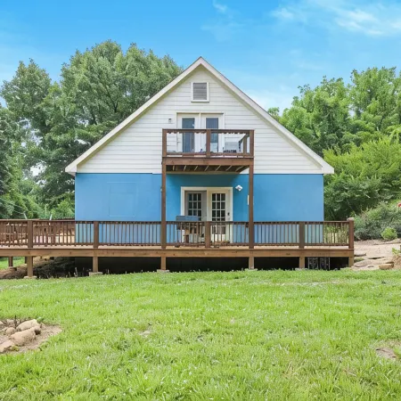 The Blue Llama | Pets OK | Llama Loft | Fire Pit | Fenced Yard | Off Nelson 151
