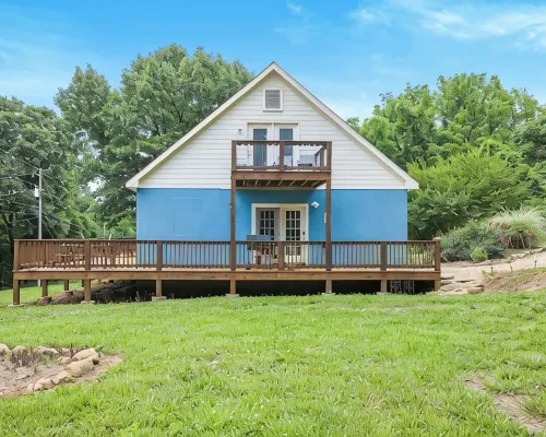 The Blue Llama | Pets OK | Llama Loft | Fire Pit | Fenced Yard | Off Nelson 151 Hotels in Rockfish