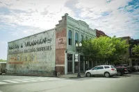 Two Lanes Guesthouse - Historic Downtown Loft Apartment 45 miles S of Nashville - 4-Star