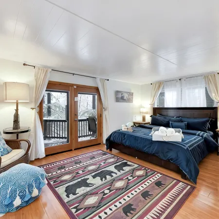 Exquisite Vacation Home with Hot Tub, EV Charger