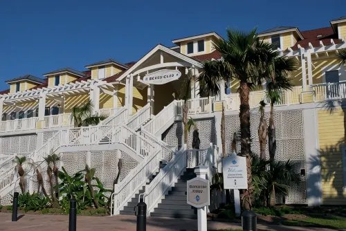 Bayside condo with access to all Pointe West amentities and beautiful beaches!