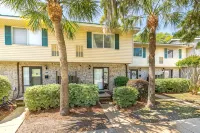 Swim, Bike, Relax: South Side Condo Near East Beach with 4 Bikes Included - 2-Star