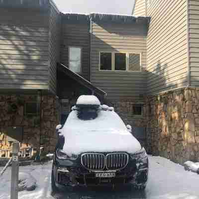 Luxury 2 Bedroom Chalet in Thredbo, Beside Gunbarrel Express Quad Chair Hotel Exterior