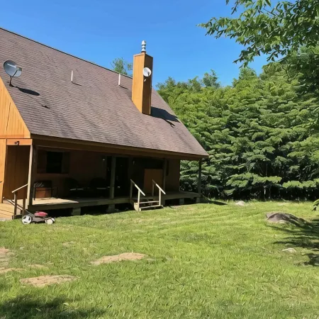 Cozy cabin, amazing location for snowmobiling, skiing, hiking, climbing.