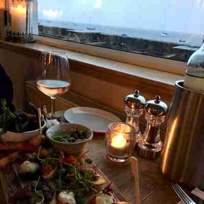 EXCLUSIVE HOUSE PRIVATE BEACH SEA FRONT SLEEPS 13 AMAZING VIEWS Dining/Meeting Rooms