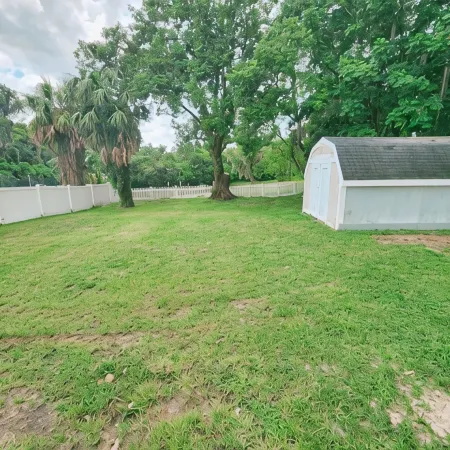 Charming 4-bedroom Cottage- BEST LOCATION & BACKYARD