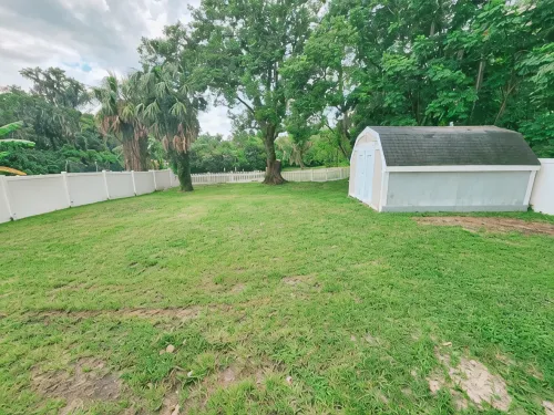 Charming 4-bedroom Cottage- BEST LOCATION & BACKYARD