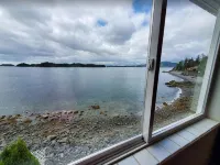 {Forget-Me-Not Inn} Alaskan Waterfront Vacation Rental (Deer Suite) โรงแรมในซิตกา