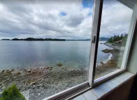 {Forget-Me-Not Inn} Alaskan Waterfront Vacation Rental (Deer Suite)