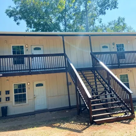 Close to SFA, Downtown. Tranquil Nacogdoches Getaway! Modern Downtown Apartment.
