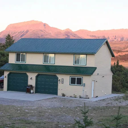 Private Retreat in the Rocky Mountain Front with a Million Dollar View