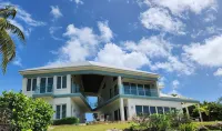 "Gorgeous, 4-bedroom, 4.5-bathroom home with Beautiful Water and Sunset Views - Интернет