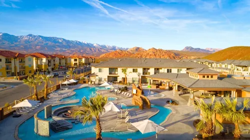 Spacious 5 Bedrooms 6 Bathrooms Near Zion Private Pool & Extra Large Hot Tub - Balcony