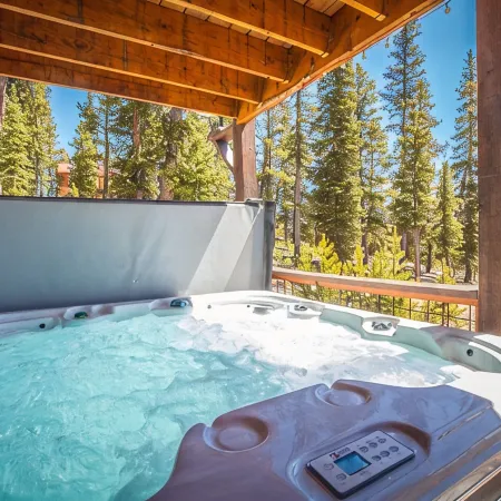 🕹️Arcade ♨️Hot Tub👑King Bed🏔️2 Decks🔭-Base Camp Mountain Chalet
