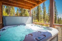🕹️Arcade ♨️Hot Tub👑King Bed🏔️2 Decks🔭-Base Camp Mountain Chalet - 4-Star