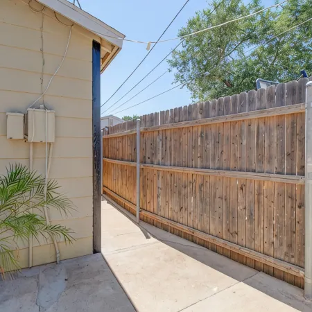 ✮The Monochromatic Modern Studio✮Near TTU✮1BD/1Bth