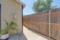 ✮The Monochromatic Modern Studio✮Near TTU✮1BD/1Bth - บังกะโล