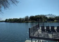 LBJ Open Water Home w/ 2-level Dock & Rope Swing! - 4-stjärniga