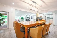 4-bedroom House with private Pool - walking distance to Baha Mar and Beach - 4-Star
