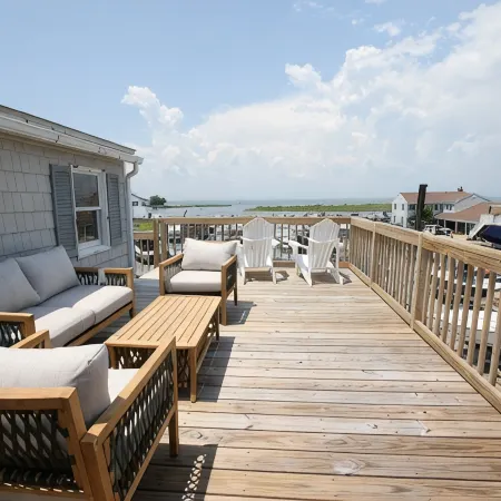 Beach Haven Getaway, Family Friendly, Spectacular Sunsets over Mordecai Island.
