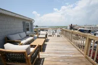 Beach Haven Getaway, Family Friendly, Spectacular Sunsets over Mordecai Island. - Wifi