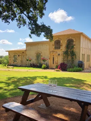 Fortunata Winery Villa #2, Cozy & Modern Retreat - 4-Star