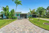 Tropical Oasis for your Naples Getaway! - บังกะโล