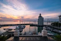 WHITE HOUSE STRAITS QUAY MARINA LUXURY STAY GURNEY - Pools