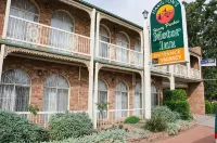 Hamilton Henry Parkes Motor Inn