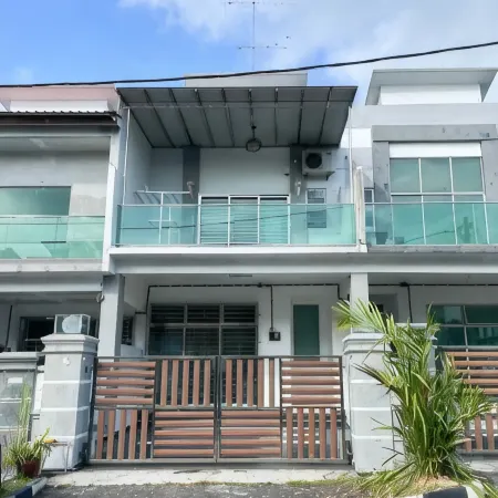 4BDR Double storey homestay Yong Peng, FreeParking Отели в г. Юнг-Пенг