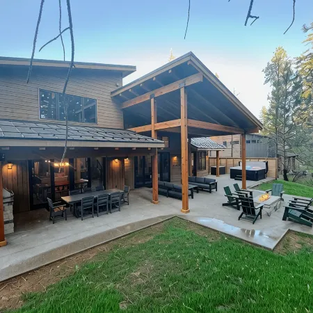 Luxury, Private Suncadia NEW Build, 4 KING SUITES, Bunk Room, Hot tub, Game Room