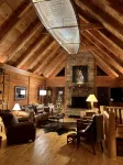 Whispering Falls Cabin - hot tub, views, 15 acres, minutes from Main St. - Chalets