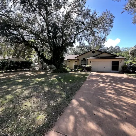 Under the Oaks Un-refined Florida Living Отели в г. Хендри