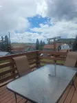 Cozy, Walk  to Town, Pet Friendly, 2 Bd 2 BTH, Mnt View, Deck-Grill-Wildlife