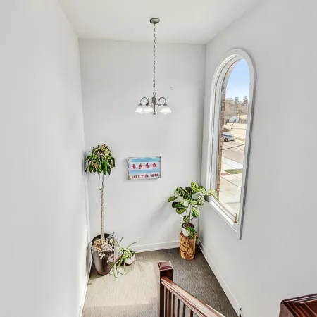 EVANSTON whole building, 2 units combined sleeps 12, 5 bed 5 bath