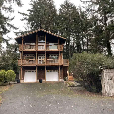 private hot tub, fun game room, cozy beach house