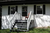 COZY LAKE & SKI HOME FOR FAMILY OF 5 - BRING YOUR DOG!