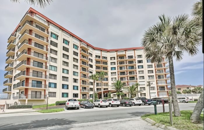 Oceanfront, 2 Bed Condo. Pool.  Amazing Views from All Rooms of Ocean and Beach