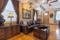 Amazing! 2 Bed Townhouse in the HEART of Dbq! - بوتيك