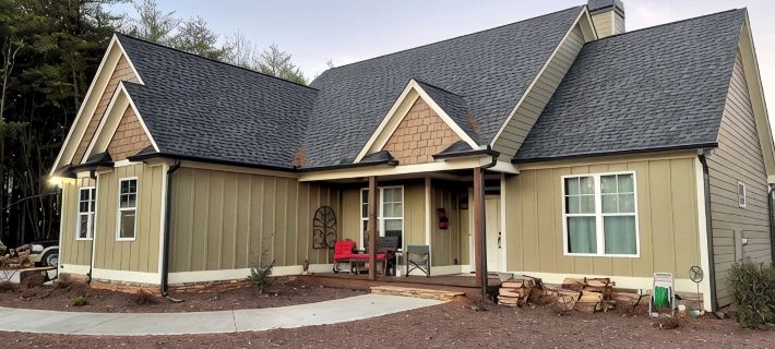 Spacious 4-bedroom house in charming Fairmount with WiFi, AC fire pit Hot Tub ピケンズのホテル