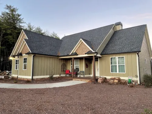 Spacious 4-bedroom house in charming Fairmount with WiFi, AC fire pit Hot Tub - 부티크