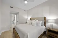 3 Pools, lazy river, walk to 5th ave restaurants! - 3-Star