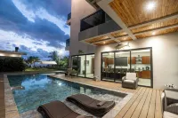 Brand New Luxury Spacious 12 Bedroom Ocean Front Luxury Villa South Jaco. - فلل